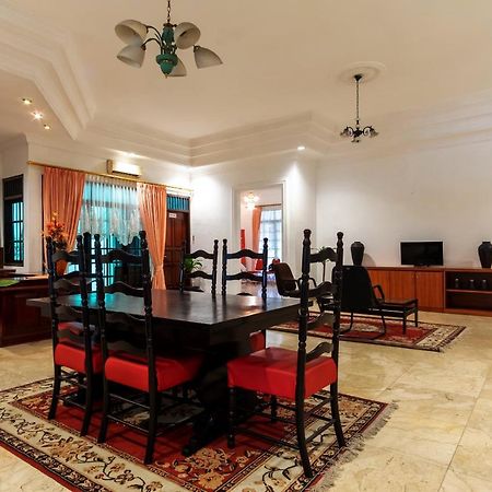 Hotel Oyo Living 2843 Raz House Syariah Medan Zewnętrze zdjęcie