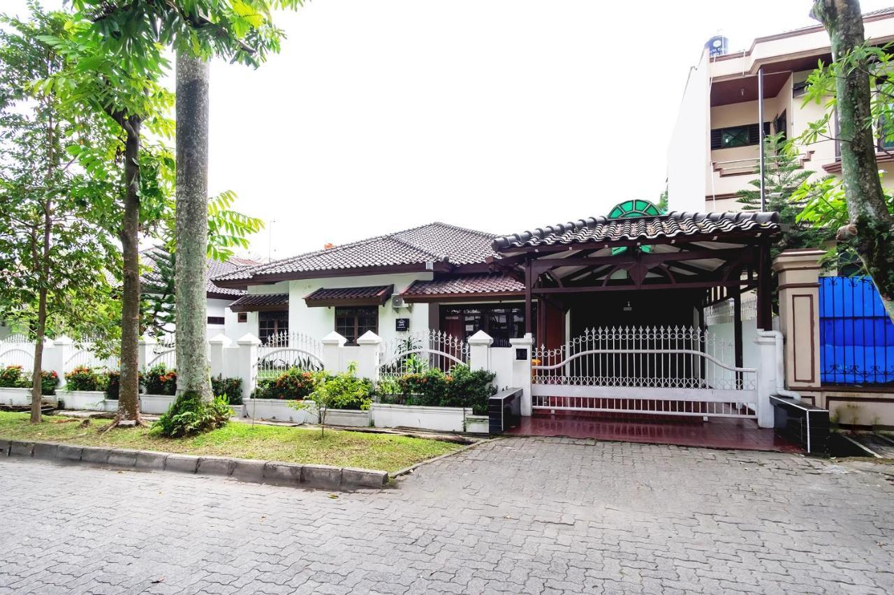 Hotel Oyo Living 2843 Raz House Syariah Medan Zewnętrze zdjęcie