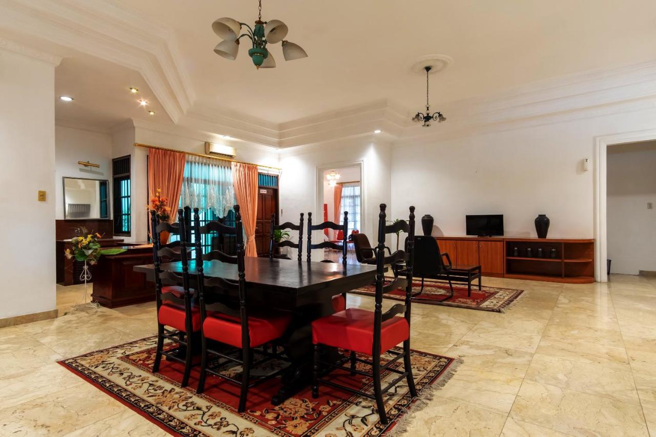 Hotel Oyo Living 2843 Raz House Syariah Medan Zewnętrze zdjęcie
