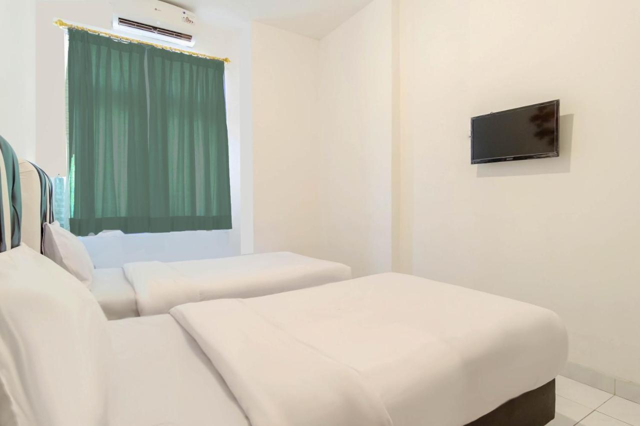 Hotel Oyo Living 2843 Raz House Syariah Medan Zewnętrze zdjęcie
