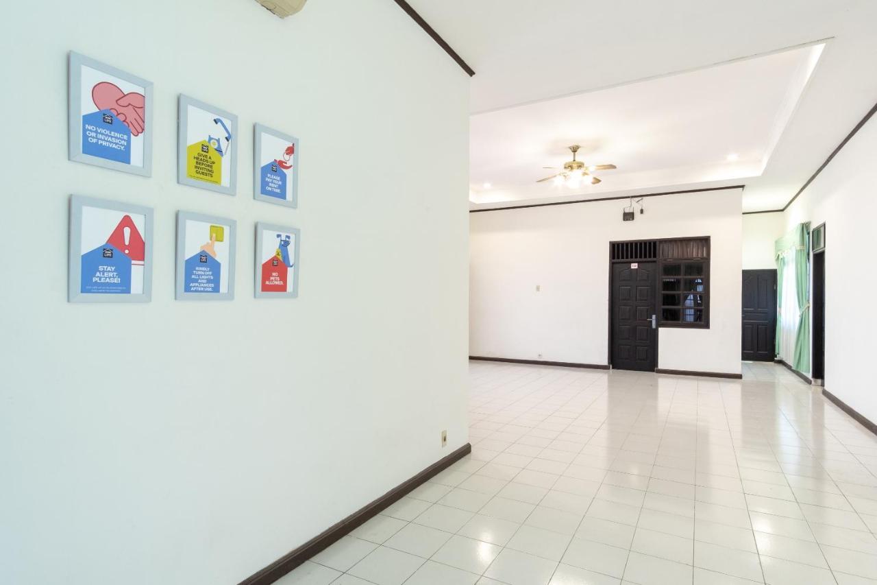 Hotel Oyo Living 2843 Raz House Syariah Medan Zewnętrze zdjęcie