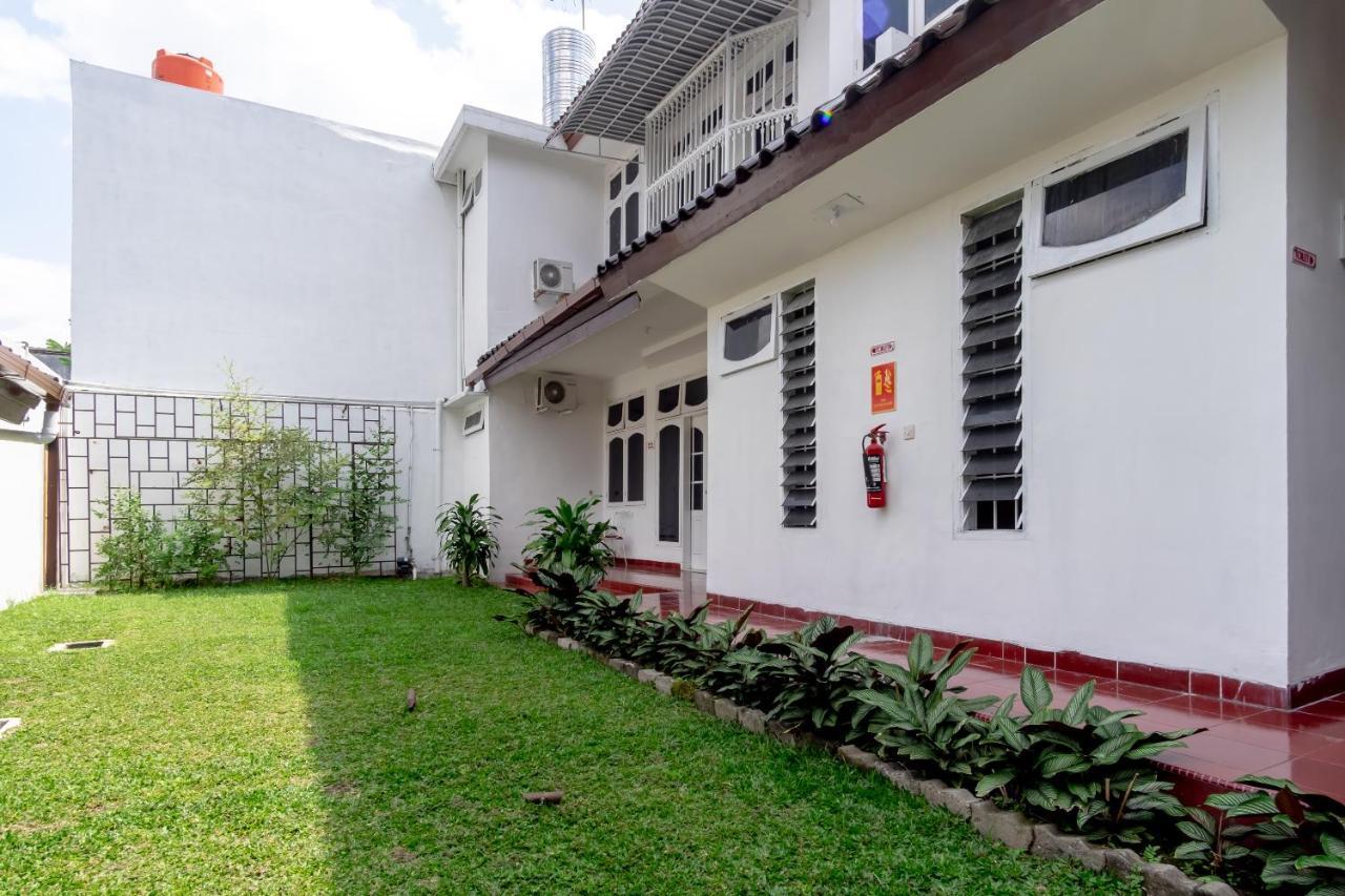 Hotel Oyo Living 2843 Raz House Syariah Medan Zewnętrze zdjęcie
