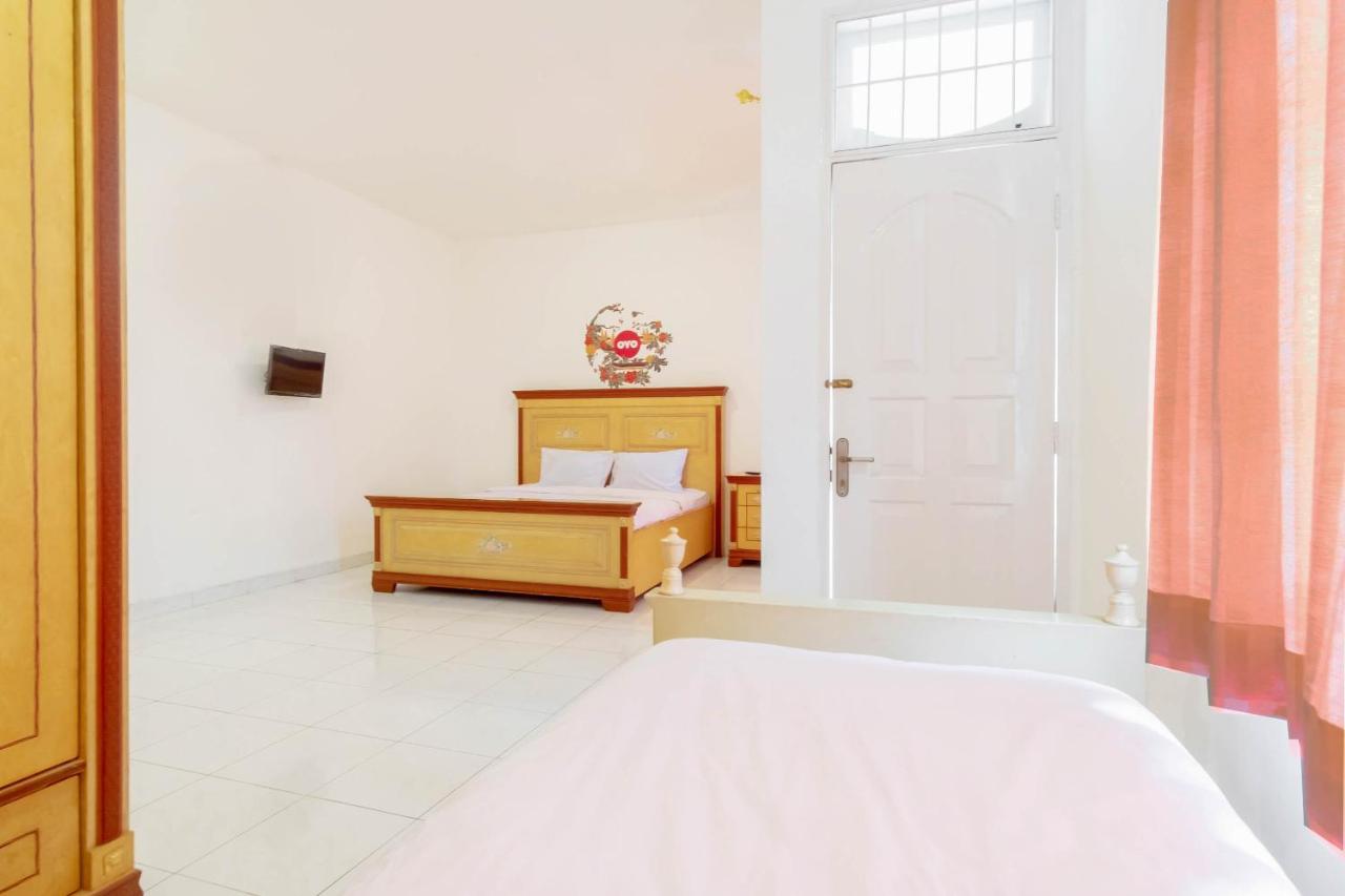Hotel Oyo Living 2843 Raz House Syariah Medan Zewnętrze zdjęcie