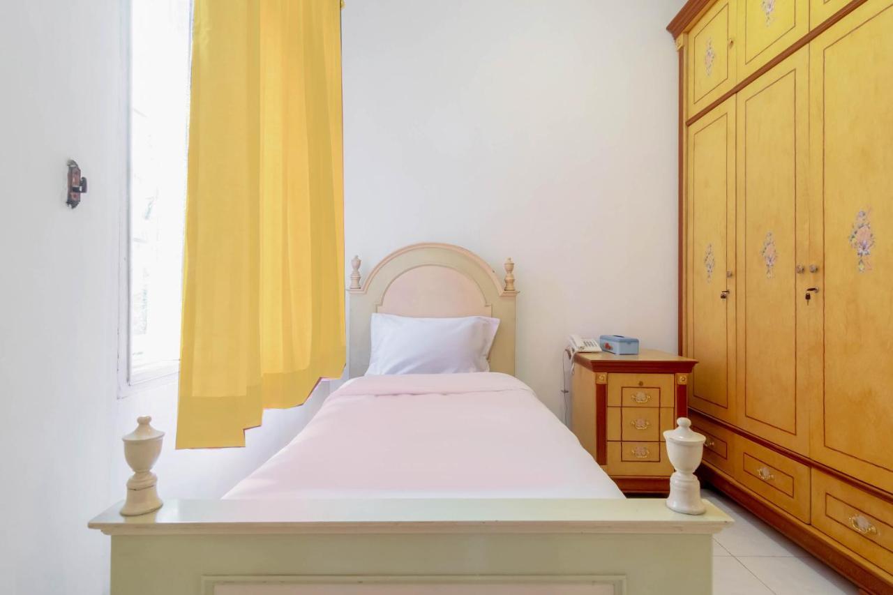 Hotel Oyo Living 2843 Raz House Syariah Medan Zewnętrze zdjęcie