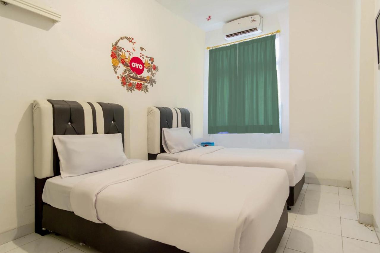Hotel Oyo Living 2843 Raz House Syariah Medan Zewnętrze zdjęcie