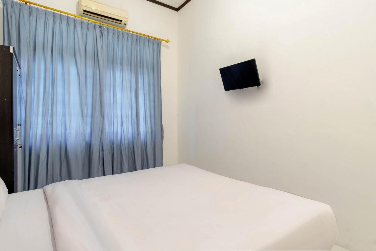 Hotel Oyo Living 2843 Raz House Syariah Medan Zewnętrze zdjęcie