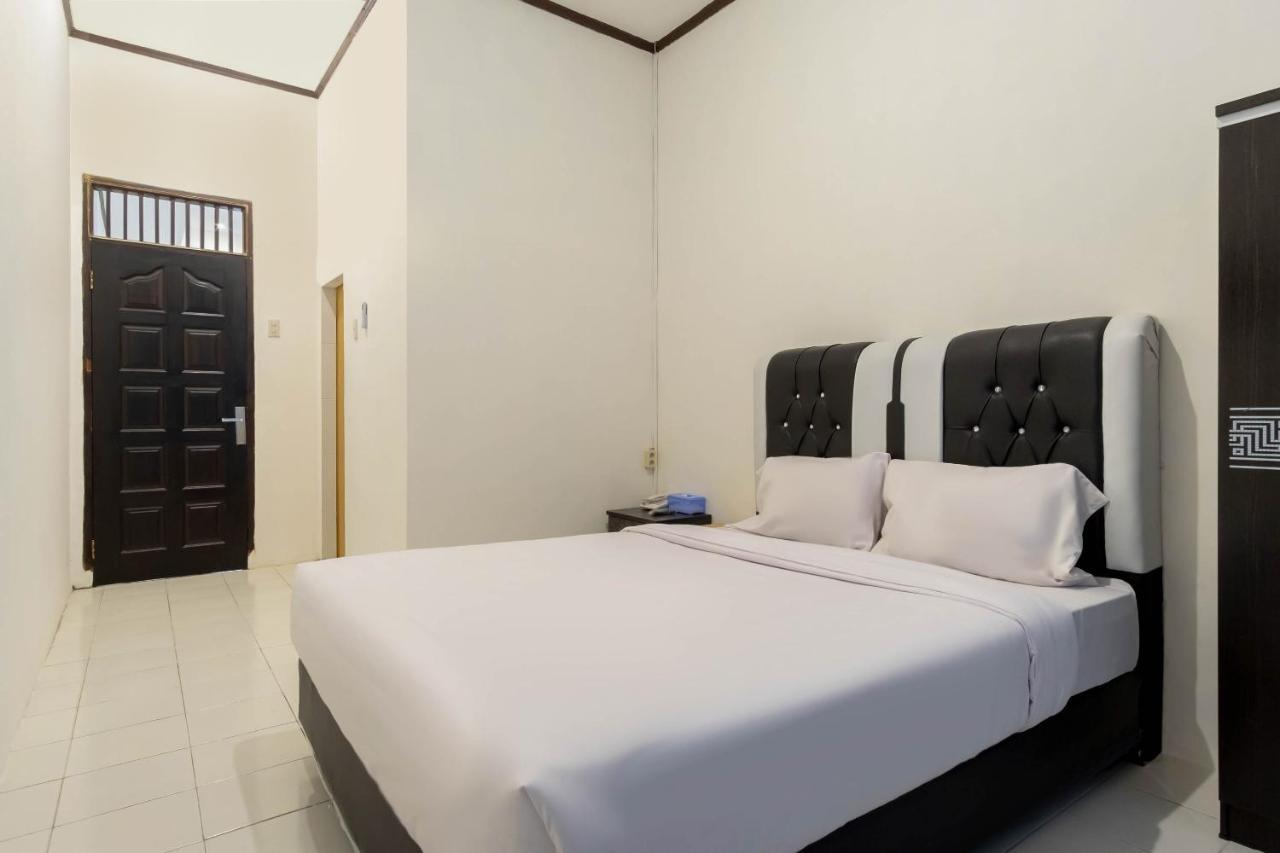 Hotel Oyo Living 2843 Raz House Syariah Medan Zewnętrze zdjęcie