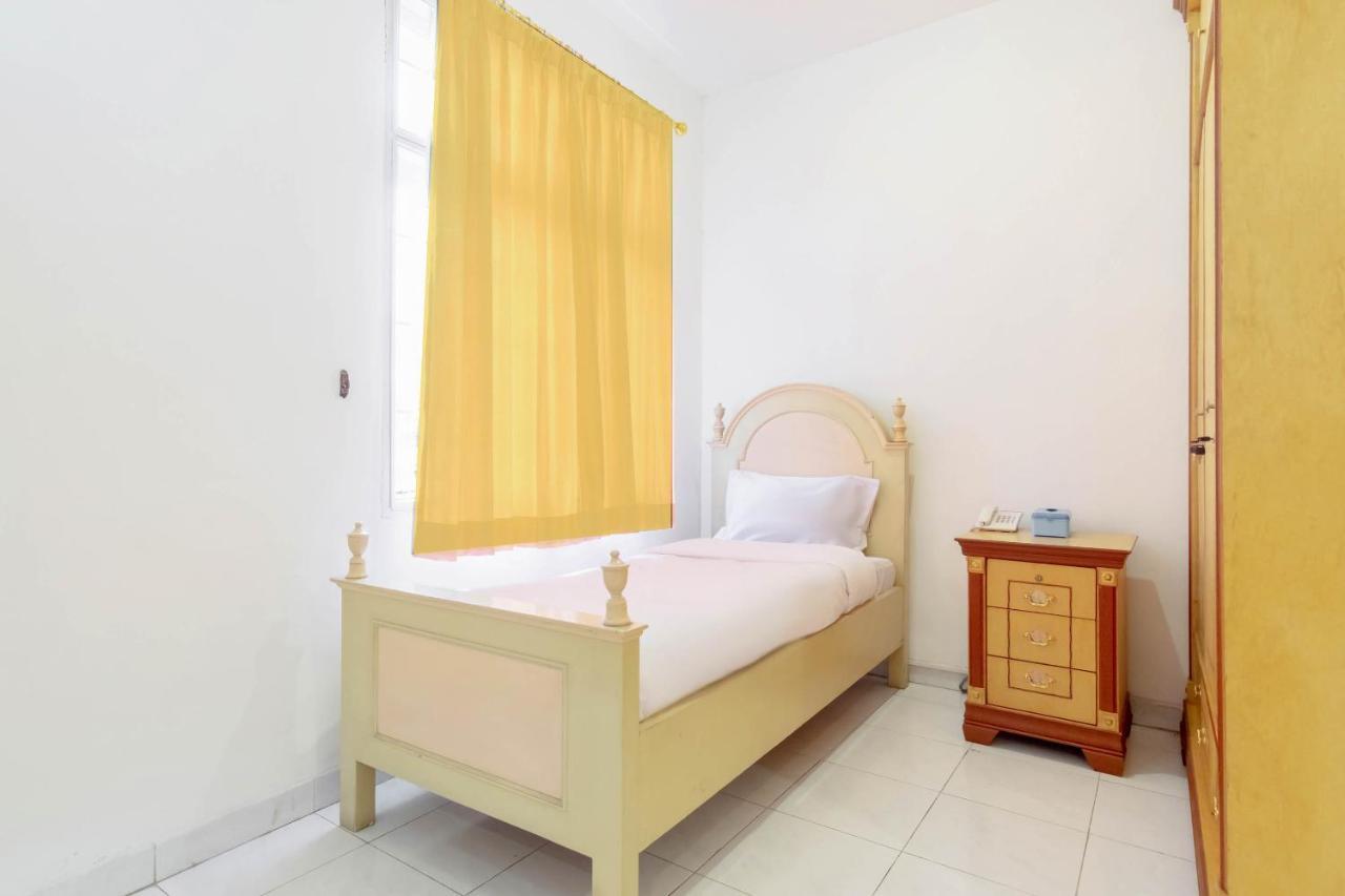 Hotel Oyo Living 2843 Raz House Syariah Medan Zewnętrze zdjęcie