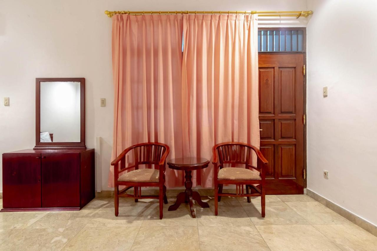 Hotel Oyo Living 2843 Raz House Syariah Medan Zewnętrze zdjęcie