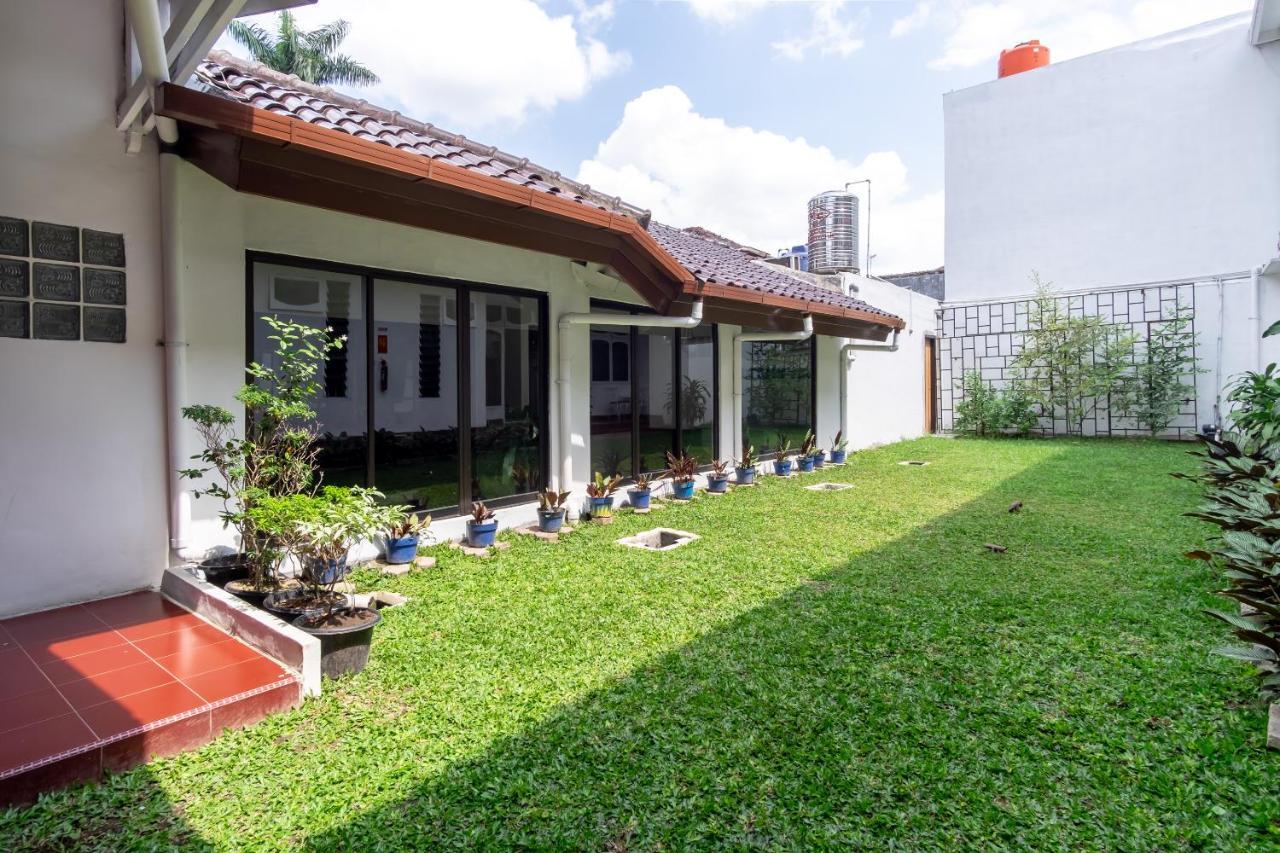 Hotel Oyo Living 2843 Raz House Syariah Medan Zewnętrze zdjęcie