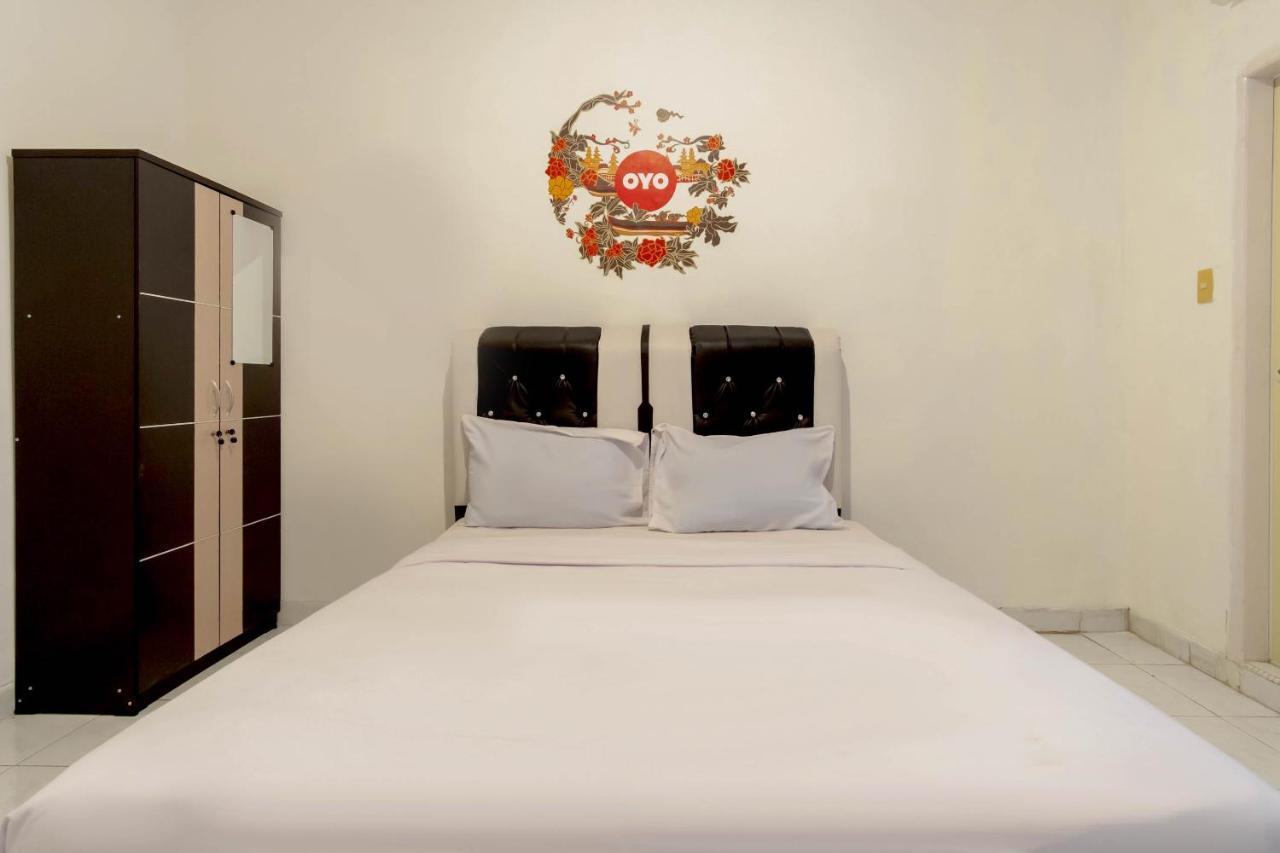 Hotel Oyo Living 2843 Raz House Syariah Medan Zewnętrze zdjęcie