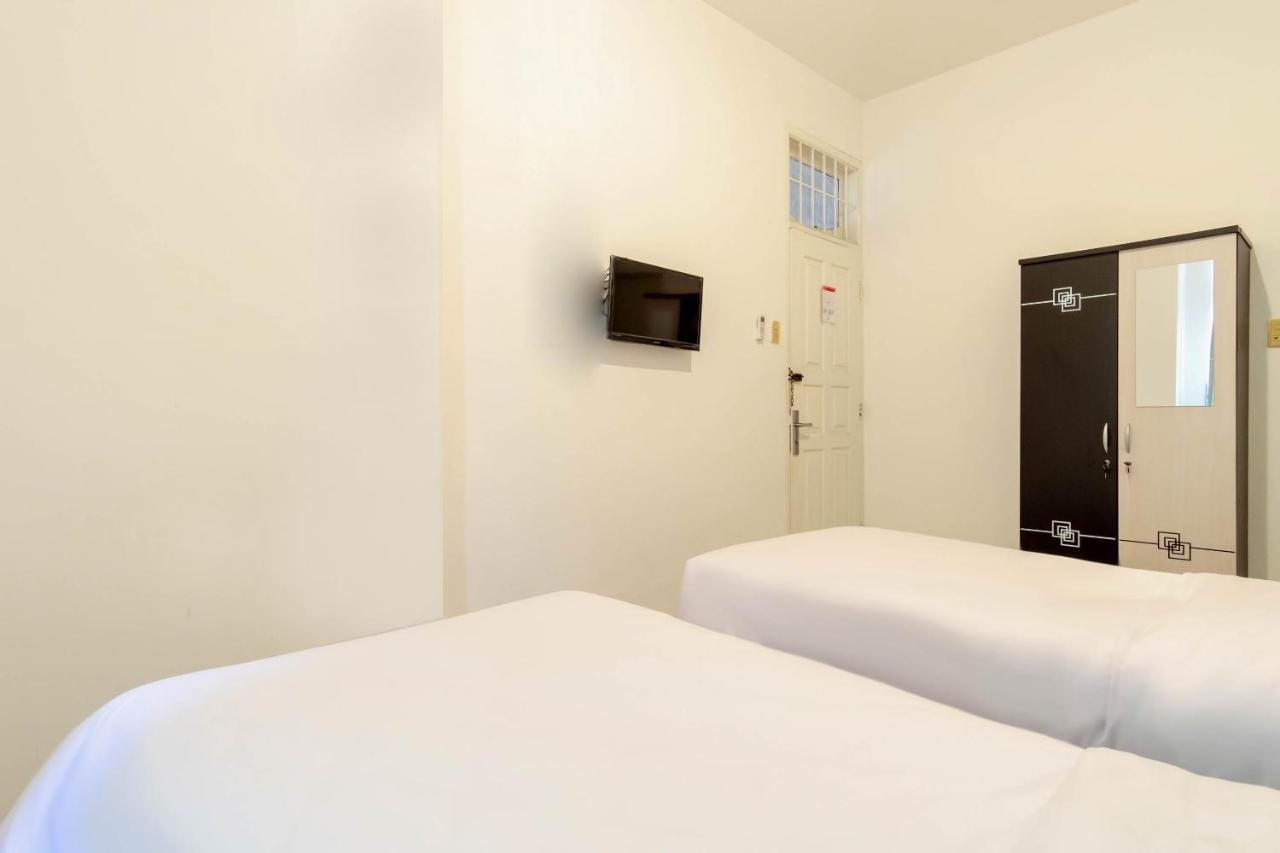 Hotel Oyo Living 2843 Raz House Syariah Medan Zewnętrze zdjęcie