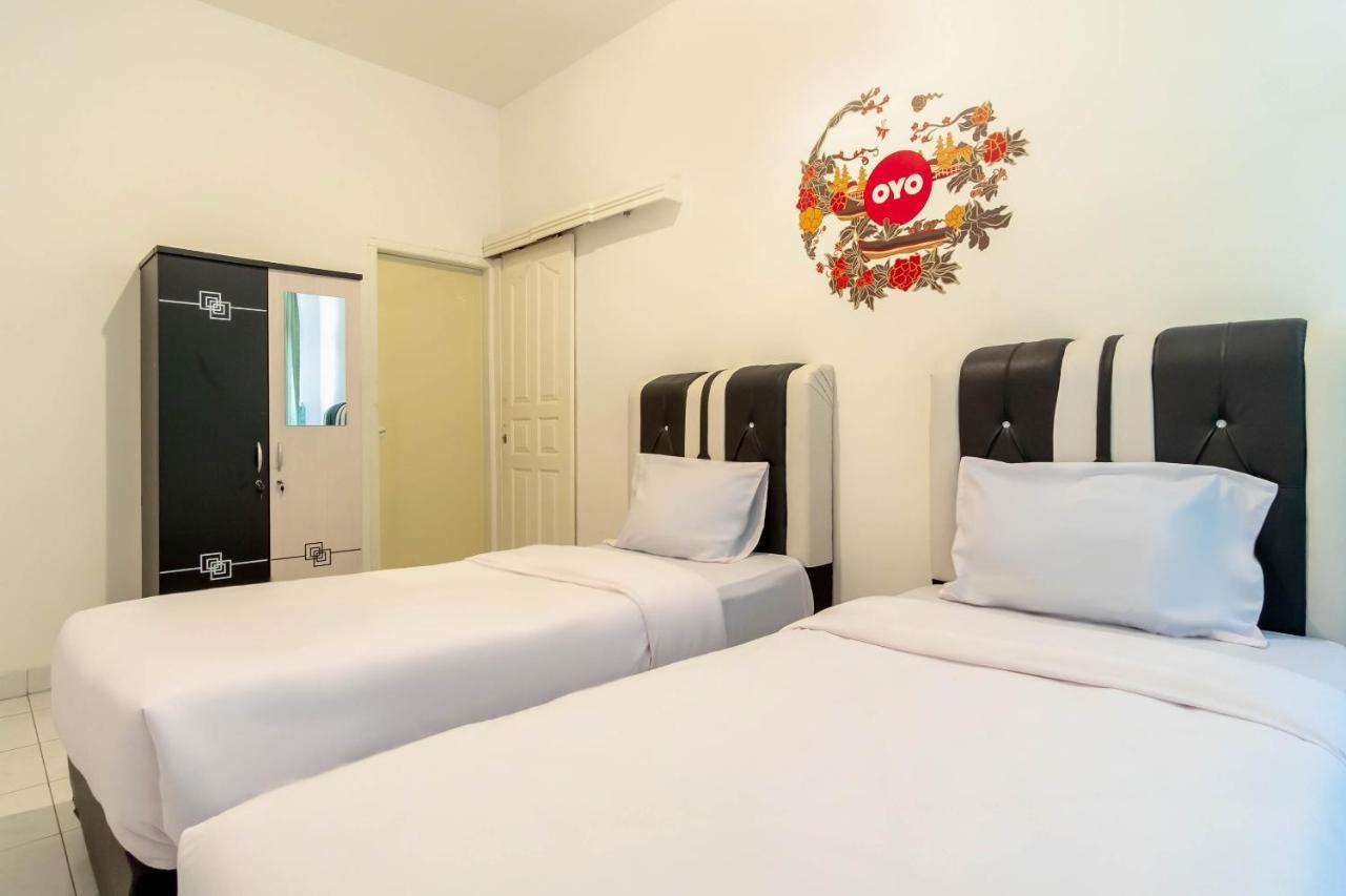 Hotel Oyo Living 2843 Raz House Syariah Medan Zewnętrze zdjęcie