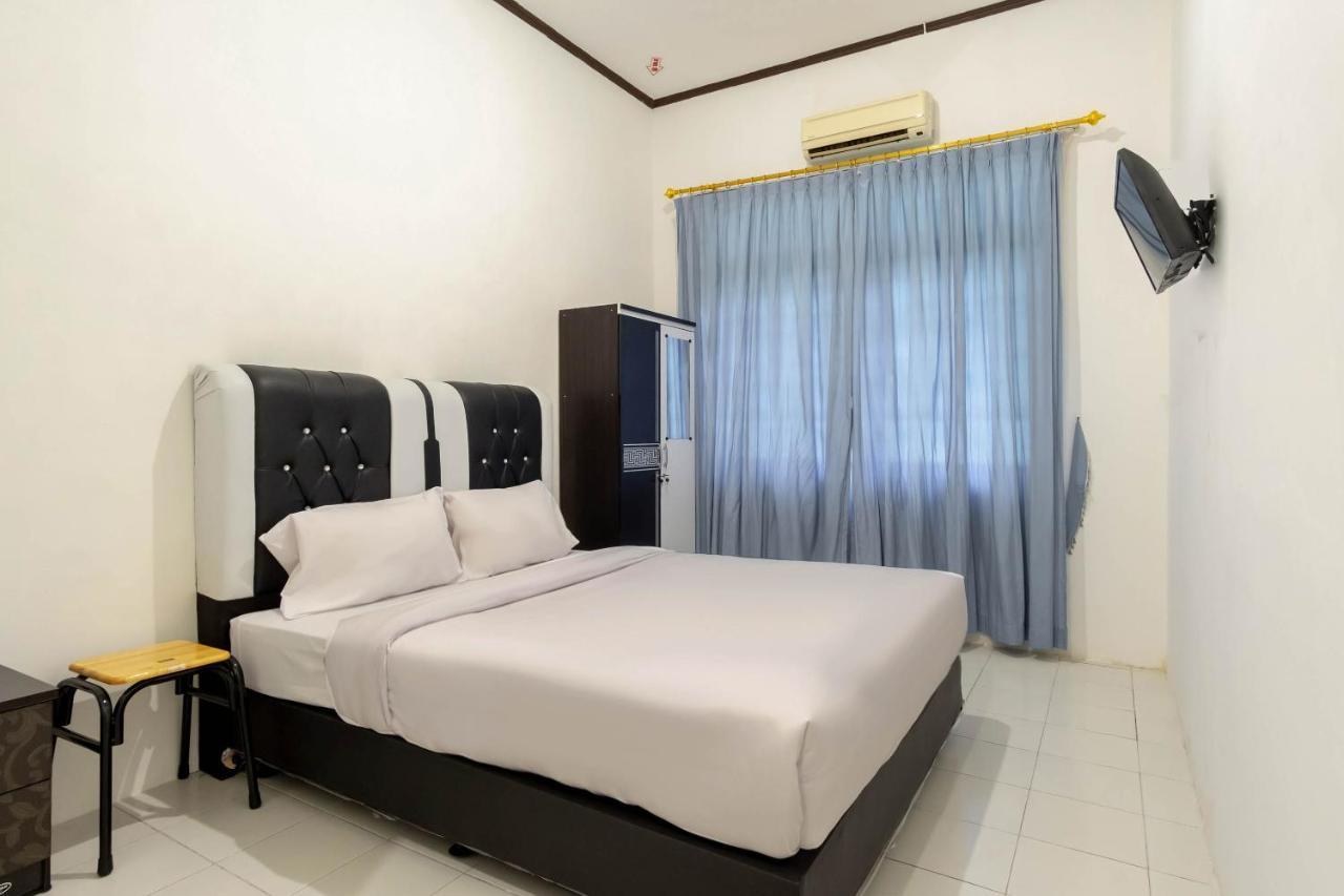 Hotel Oyo Living 2843 Raz House Syariah Medan Zewnętrze zdjęcie