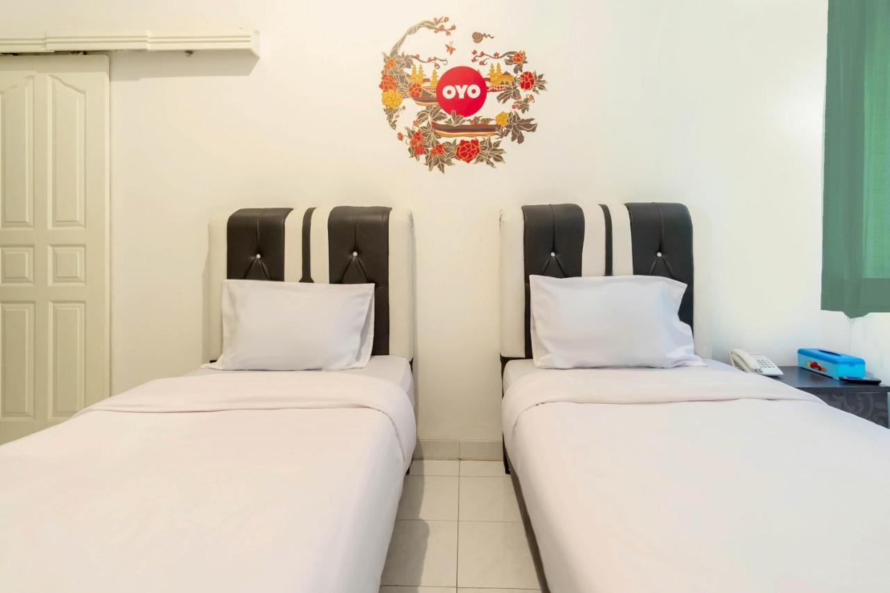 Hotel Oyo Living 2843 Raz House Syariah Medan Zewnętrze zdjęcie