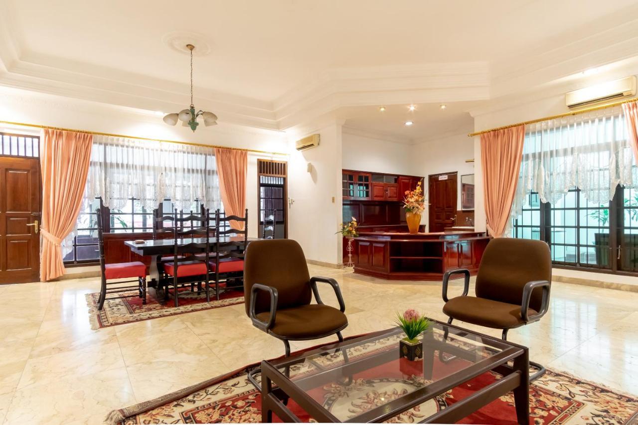 Hotel Oyo Living 2843 Raz House Syariah Medan Zewnętrze zdjęcie