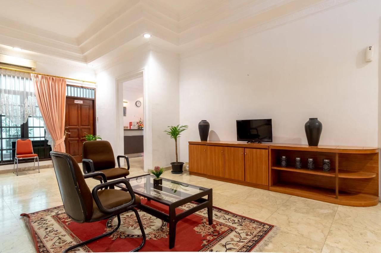 Hotel Oyo Living 2843 Raz House Syariah Medan Zewnętrze zdjęcie